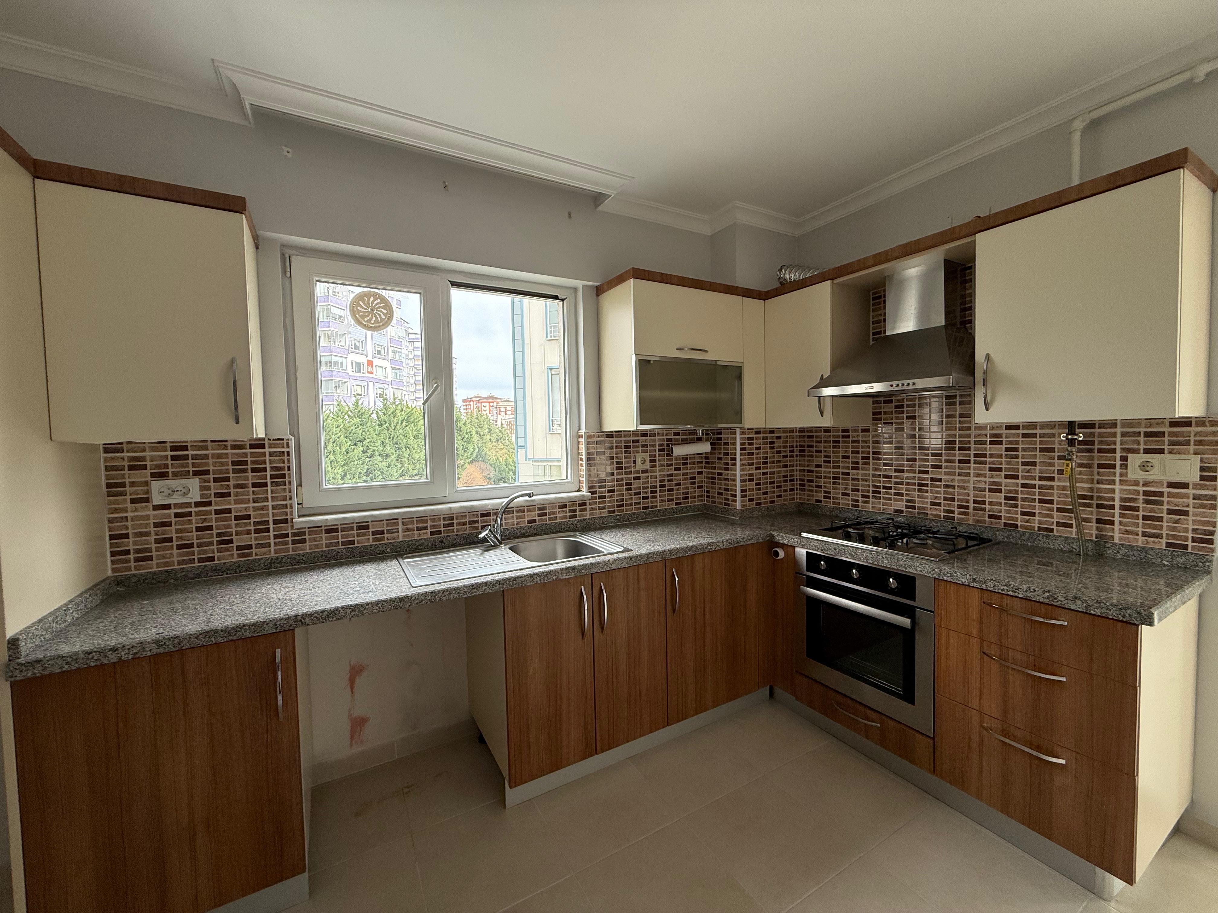 ÇUKURÇAYIR'DA 3+1 KİRALIK DAİRE